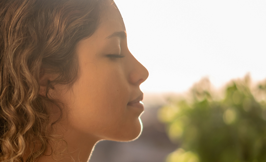 Hipnose, meditação e oração:  qual é a mais útil para gerir a dor?
